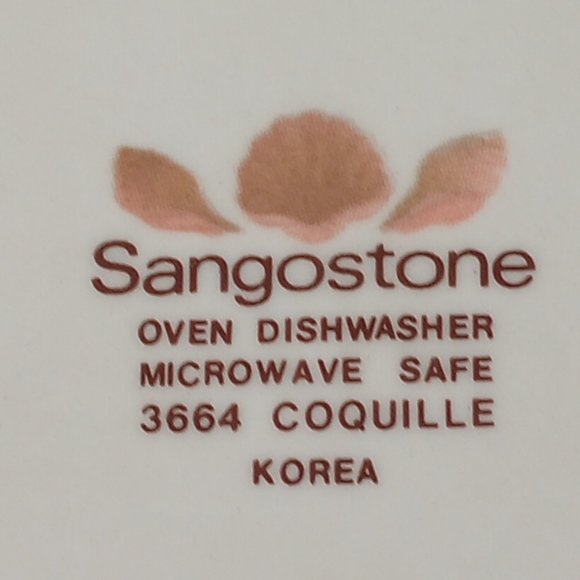 Two Sangostone Salad Dessert Plates Coquille Shells - Picture 5 of 6